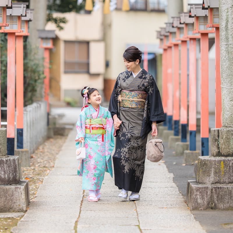 七五三の前撮り、着付けはいつ・どこで頼む?|家族写真で後悔しないための出張着付け
